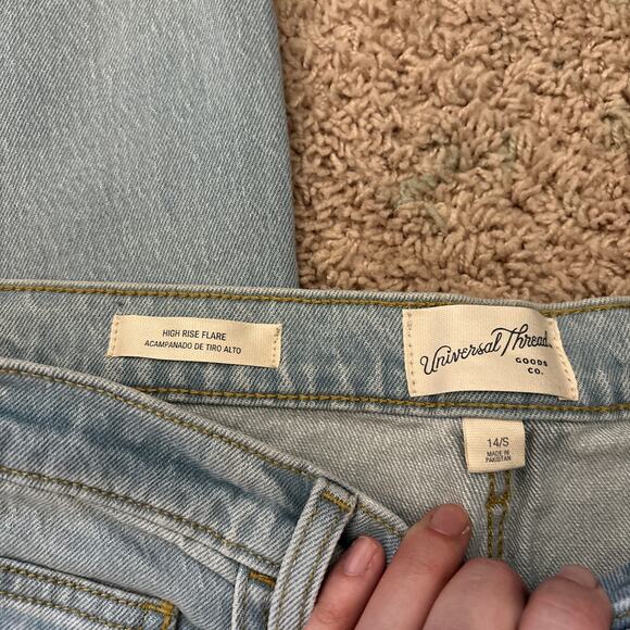 NWT Universal Thread High Rise Flare Leg Jeans Blue Light Wash Women's 14 Short - Picture 3 of 6